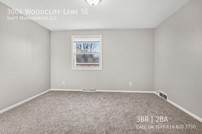 Building Photo - 3006 Woodcliff Ln SE