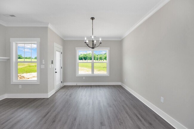 Building Photo - 4 Bedroom, 2 Bath