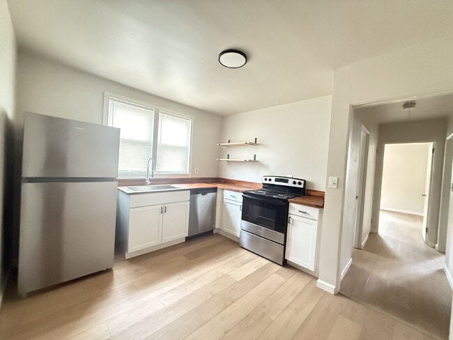 Building Photo - Updated 2BR/1BA in the Heart of Fountain City, Modern Finishes & Everyday Convenience!