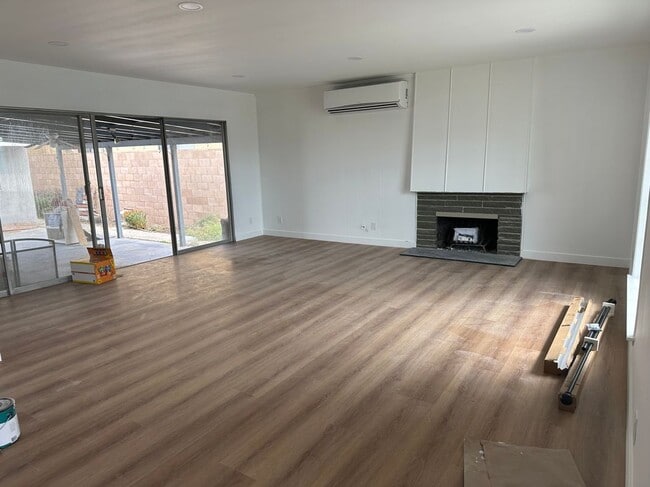 Building Photo - 4051 Howard Ave