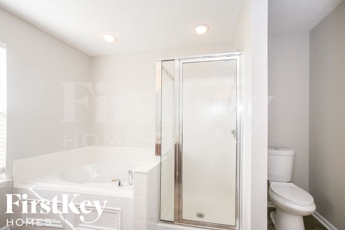 Building Photo - 2547 Greythorne Dr