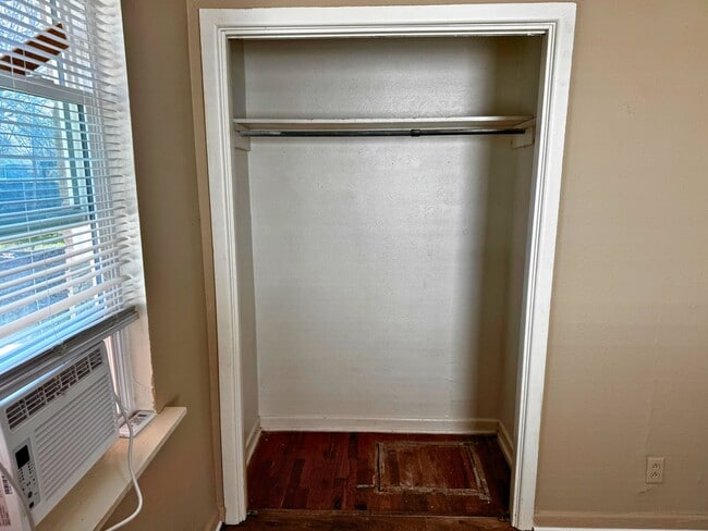 Building Photo - 102 Ave G