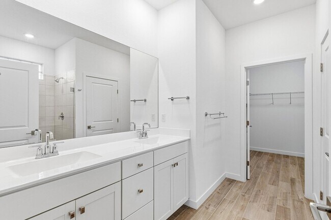 Building Photo - 18446 Claybrook St