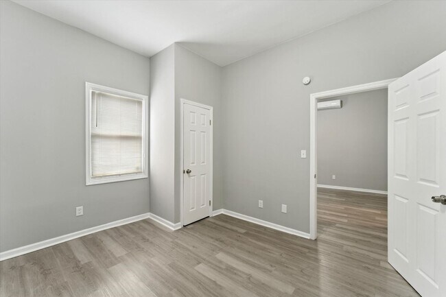 Building Photo - 816-816 W 38th St