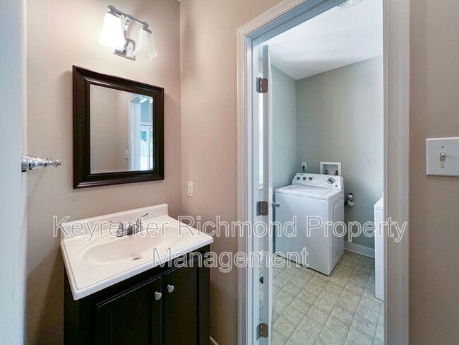 Building Photo - 5509 Swan Dr