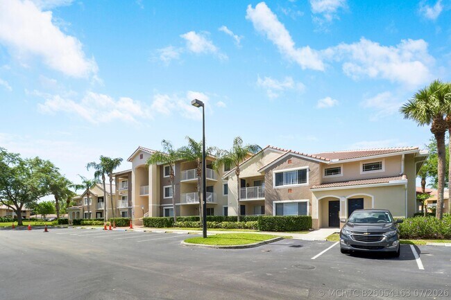 Building Photo - 121 SW Palm Dr