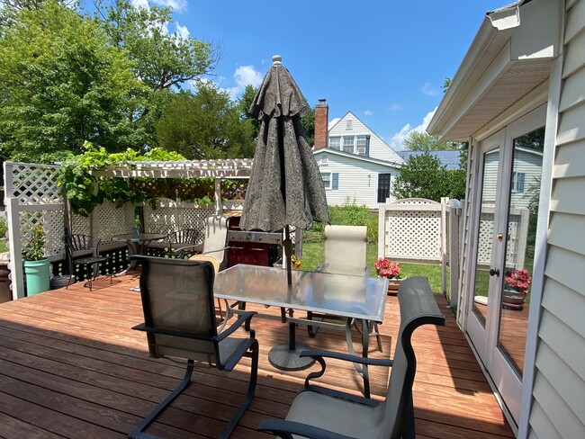 Building Photo - 12150 Monument Dr