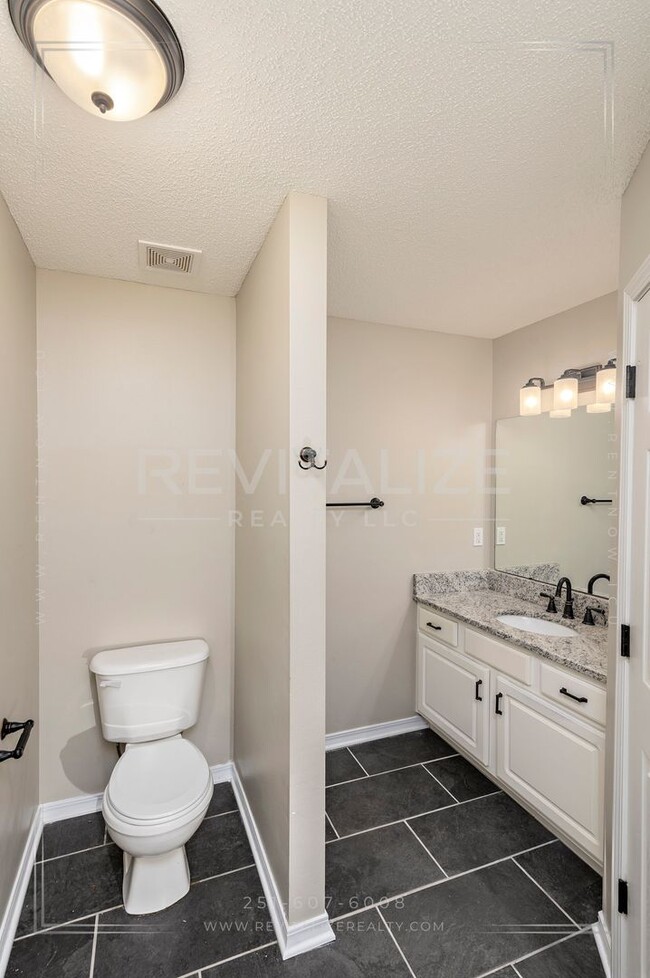 Building Photo - Gorgeous 3 Bed 2 Bath Brick Cottage on Corner Lot