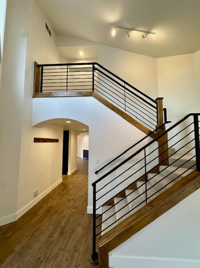 Building Photo - Riverfront Gated 2 Bedroom Luxury Condo!!