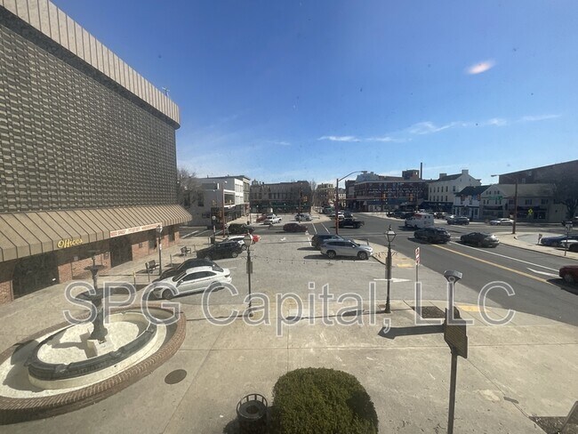 Building Photo - 5 Center Square