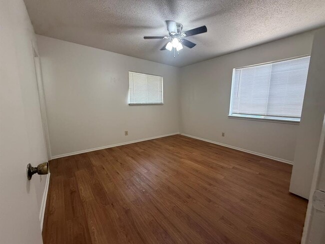 Building Photo - 2805 Ashdale Dr