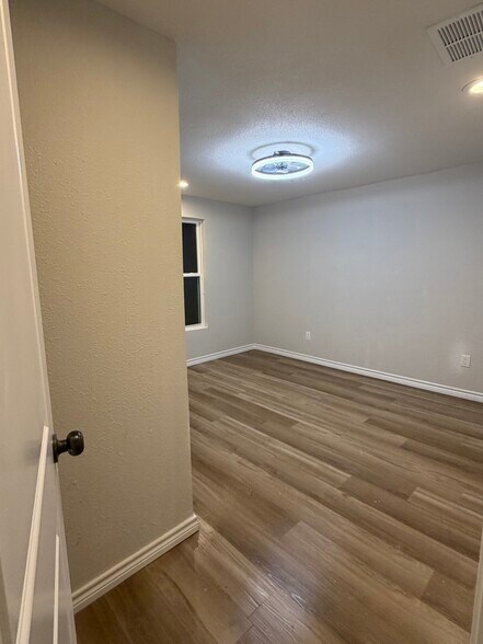 Building Photo - 2006 Cates St