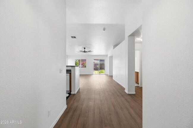 Building Photo - 10469 W Granada Rd