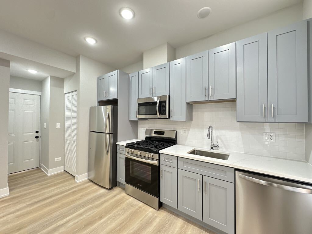 Building Photo - 433 W Belden Ave