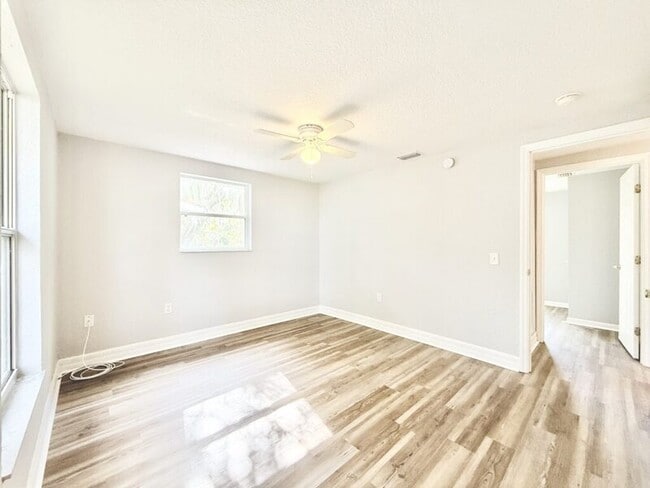 Building Photo - 235 W Northside Dr