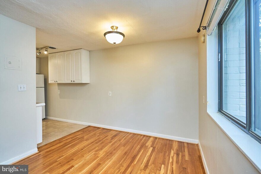 Building Photo - 2016 N Adams St