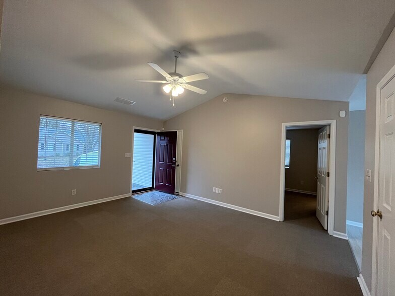 Building Photo - 2464 Stratford Crossing Dr