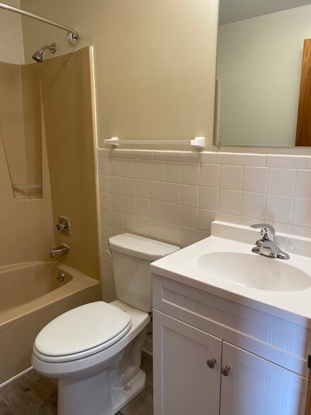 Building Photo - 5479 Strnad Dr