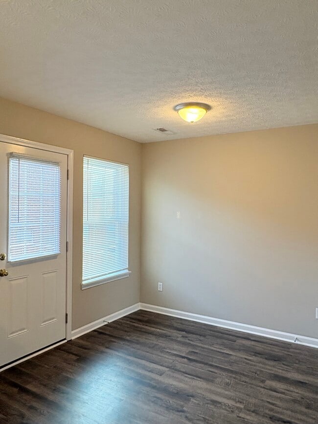 Building Photo - 1956 Sandra St