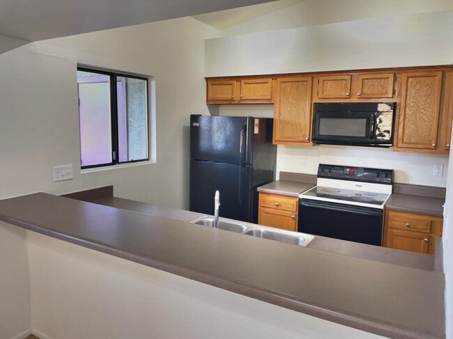 Building Photo - 2182 N Pantano Rd