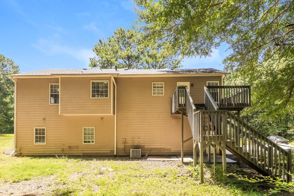 Building Photo - 15 Pine Dr