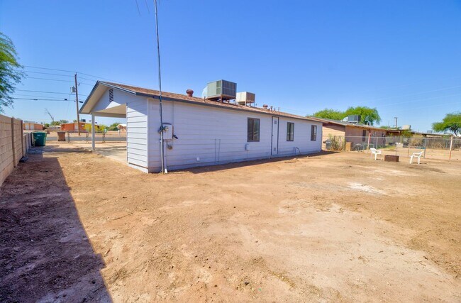Building Photo - 518 W Battaglia Rd