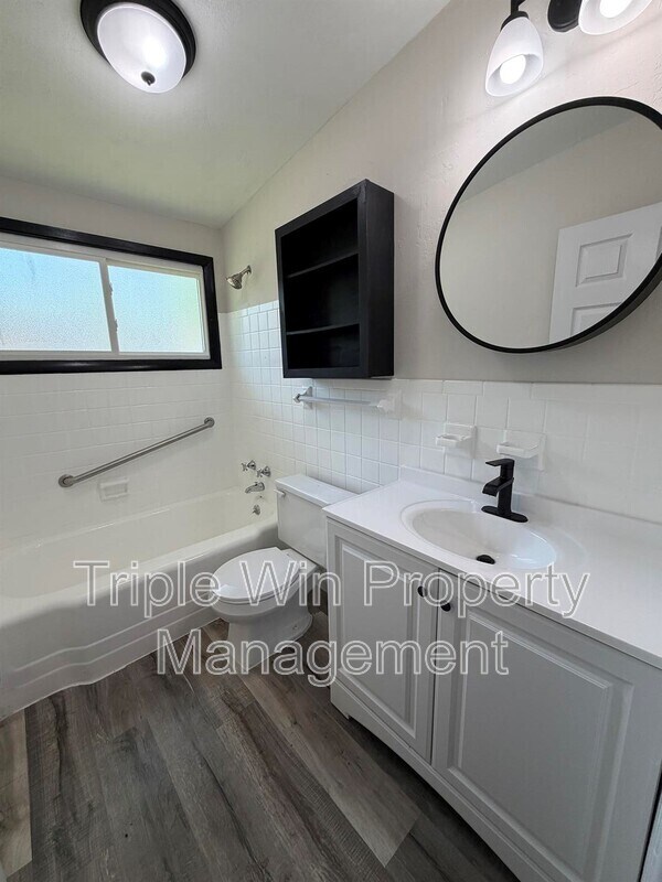 Building Photo - 765 Bobbins Ln