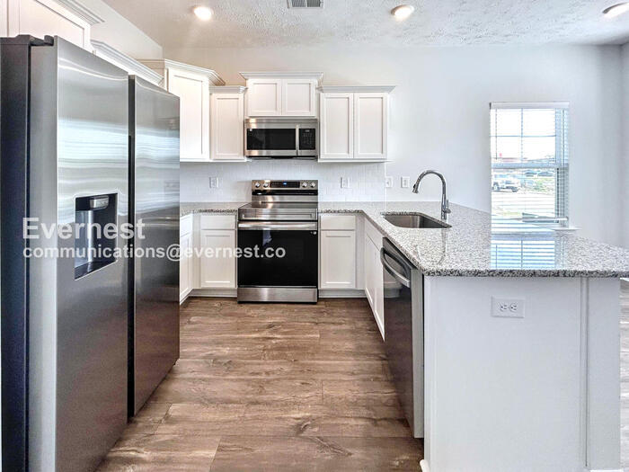 Building Photo - 328 Raines Ct