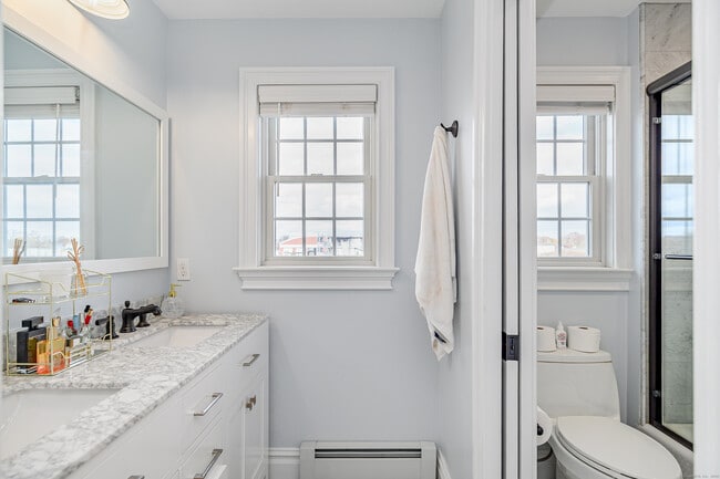 Building Photo - 1140 Fairfield Beach Rd