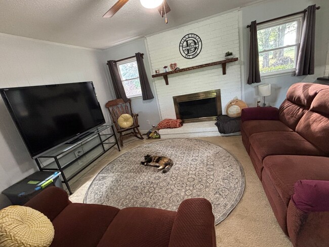 Building Photo - The Perfect Family Home!!!