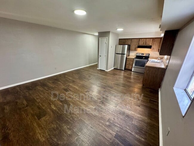 Building Photo - 542 5th Ave