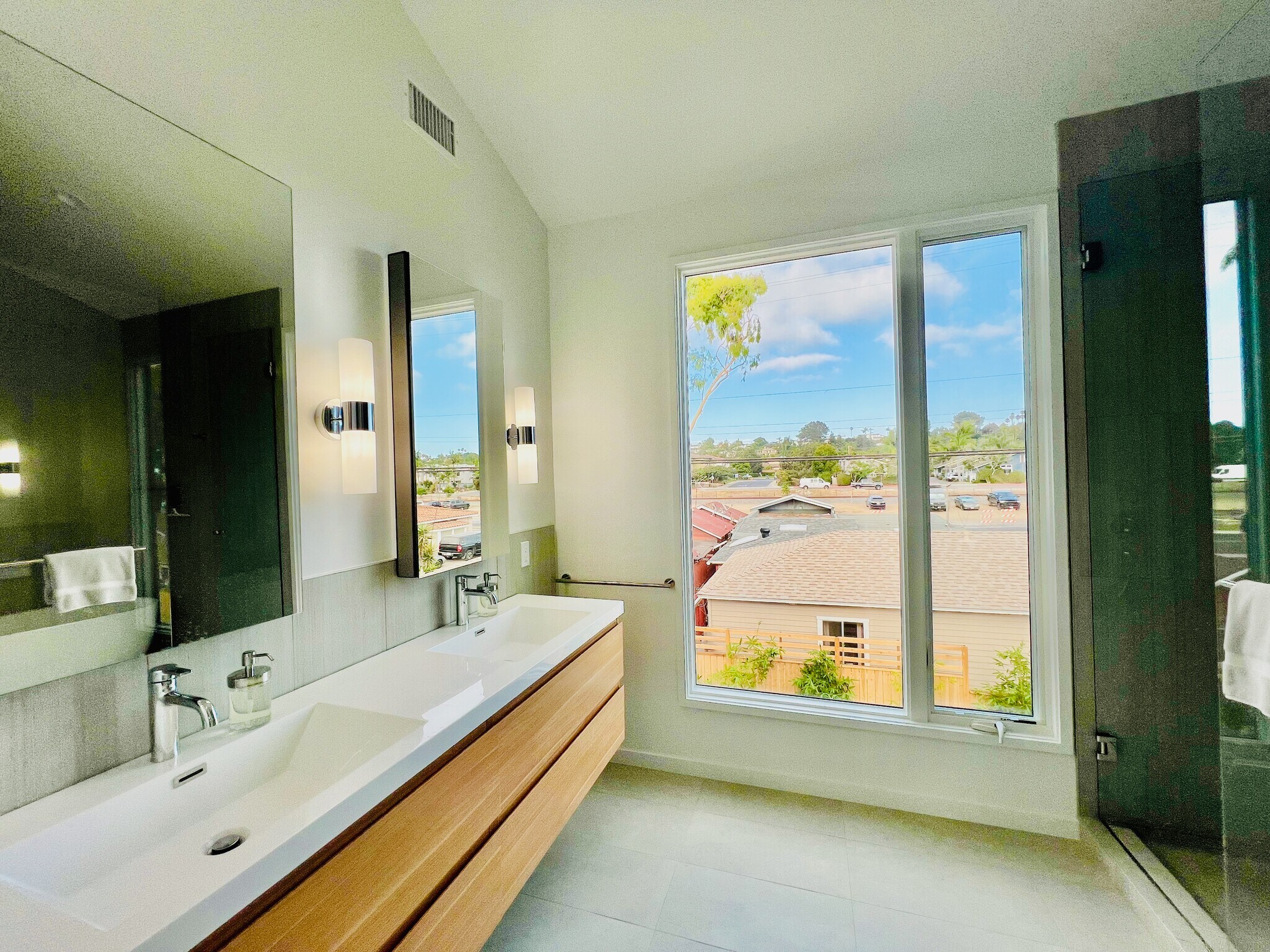 Building Photo - 112 Grandview St