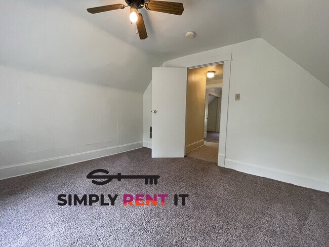 Building Photo - 6 Bed House or 2 and 3 Bedroom Duplex on C...