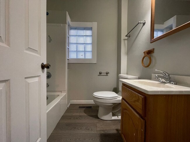 Building Photo - Cozy Three Bedroom in the Heart of Minot