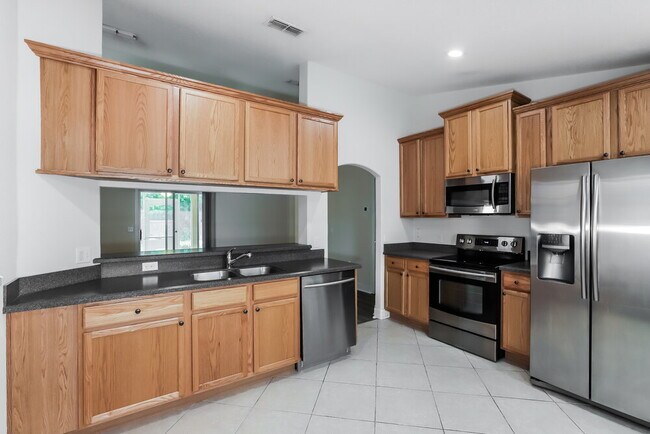 Building Photo - 5072 Ashwood Dr