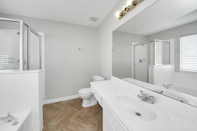 Building Photo - 13503 Sherman Oaks Dr