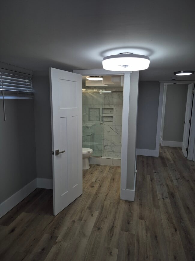 Building Photo - 509 Swan St