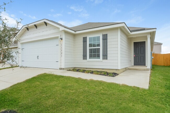 Building Photo - 11923 Lake Park