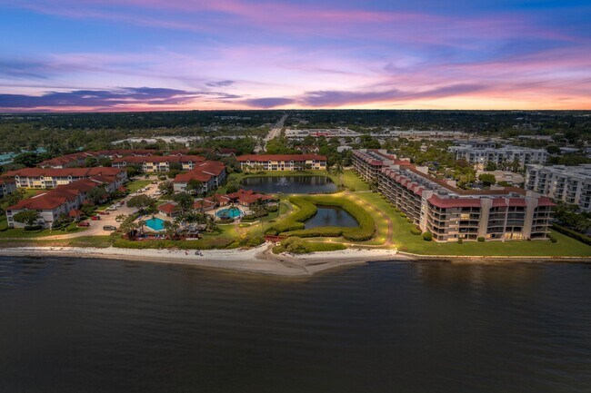 Building Photo - 7020 Half Moon Cir