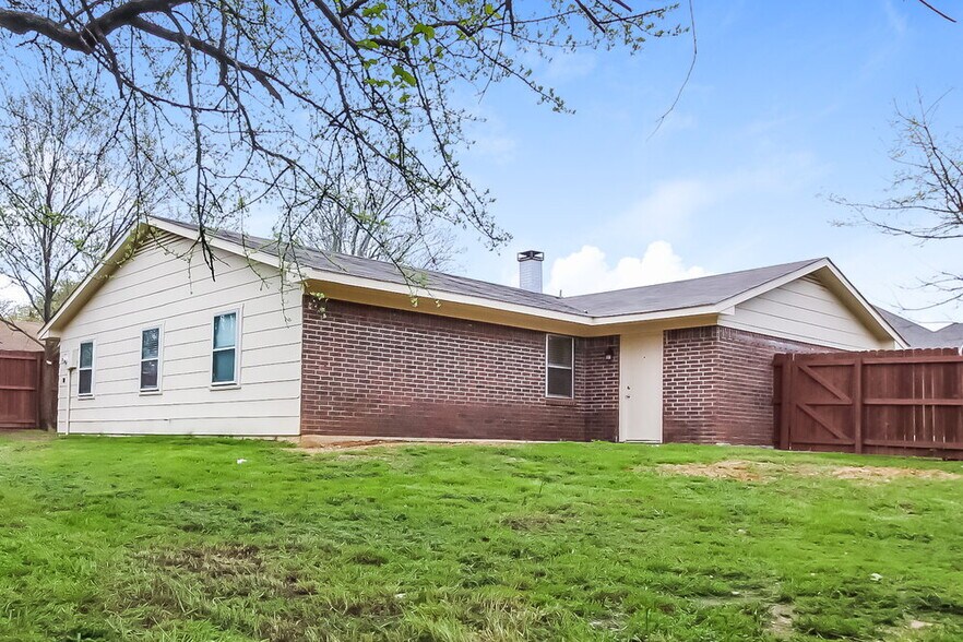 Building Photo - 1008 Autumn Oak Dr
