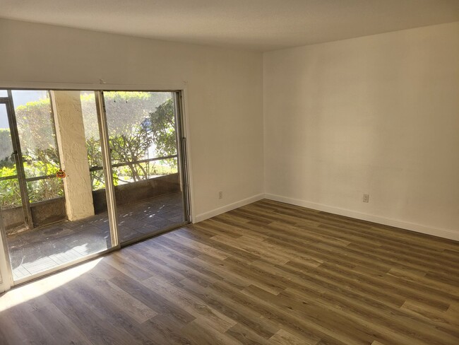 Building Photo - FOR RENT!!! BEAUTIFUL AND SPACIOUS 1 BED 1 BATH CONDO (FIRST FLOOR)...