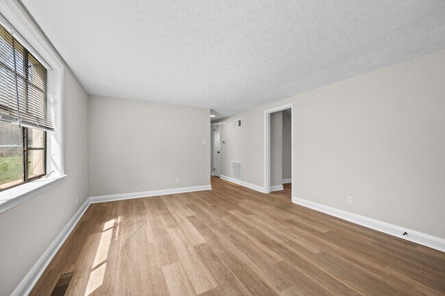 Building Photo - 805 McCausland St