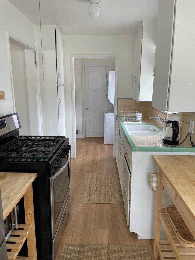 Building Photo - 521 Arcade Dr