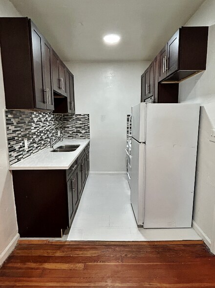 Building Photo - 1523 N McCadden Pl