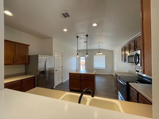 Building Photo - 129 Crane Crest Dr