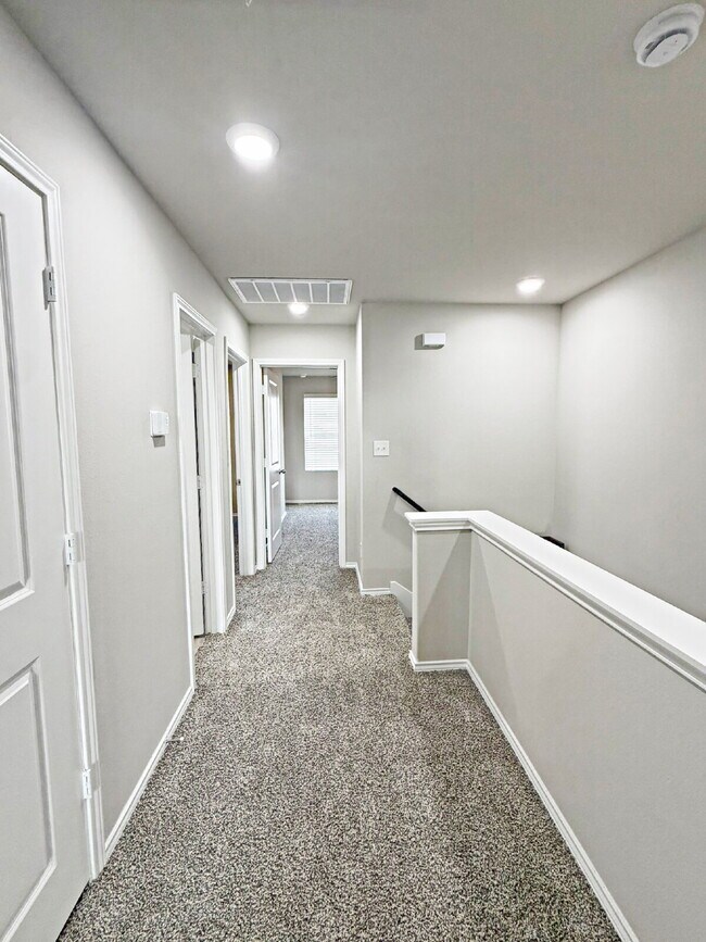 Building Photo - 127 Damon Dv