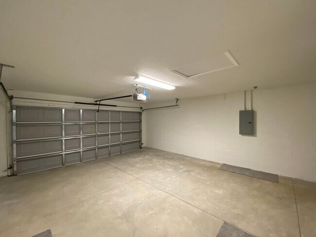 Building Photo - Desirable SW Ocala Neighborhood 4/2/2