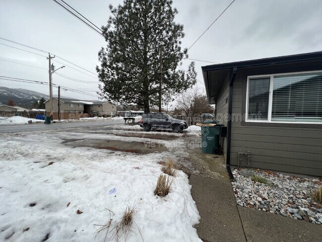 Building Photo - 1617 E 3rd Ave