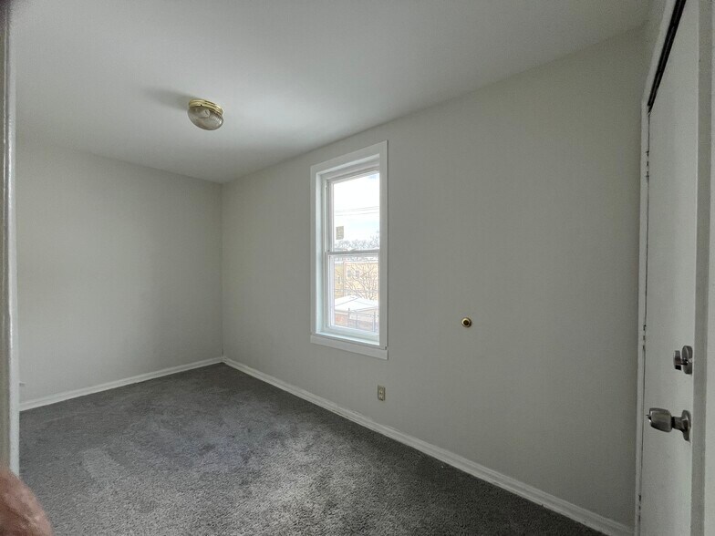 Building Photo - 2338 N Avers Ave