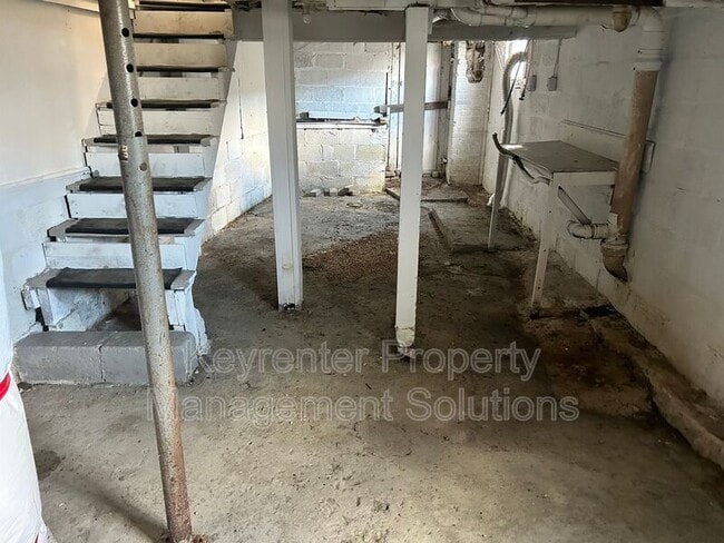 Building Photo - 1014 Hall St